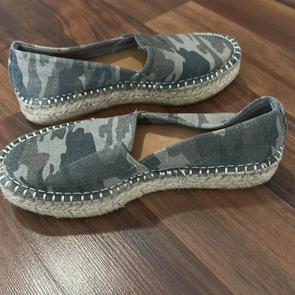 NWOT SPLENDID Laney Camo Platform Espadrille Slip On Size 8